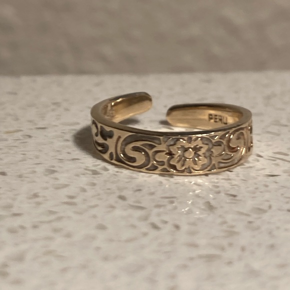 24 karat gold rose inscribed toe ring. I actually wear it as a pinky ring. :-) - Picture 1 of 2